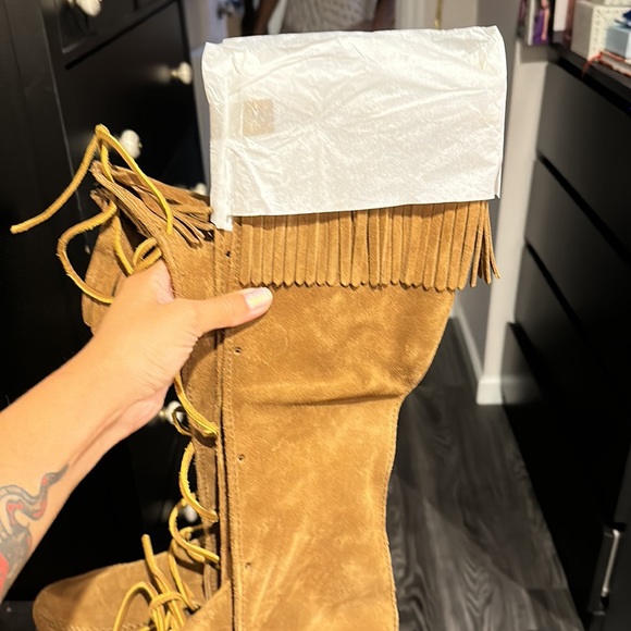 Minnetonka knee high lace up moccasin boots - Picture 4 of 4